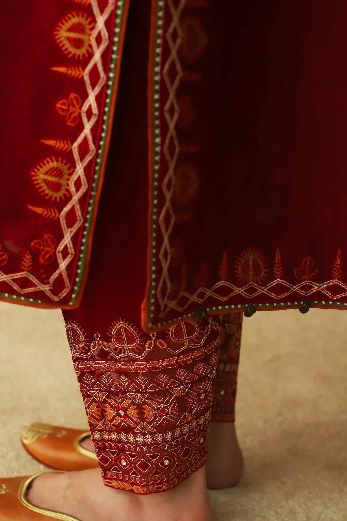 KHADDAR 3PC EMBROIDERED DRESS EMBROIDERED SHAWL D-339